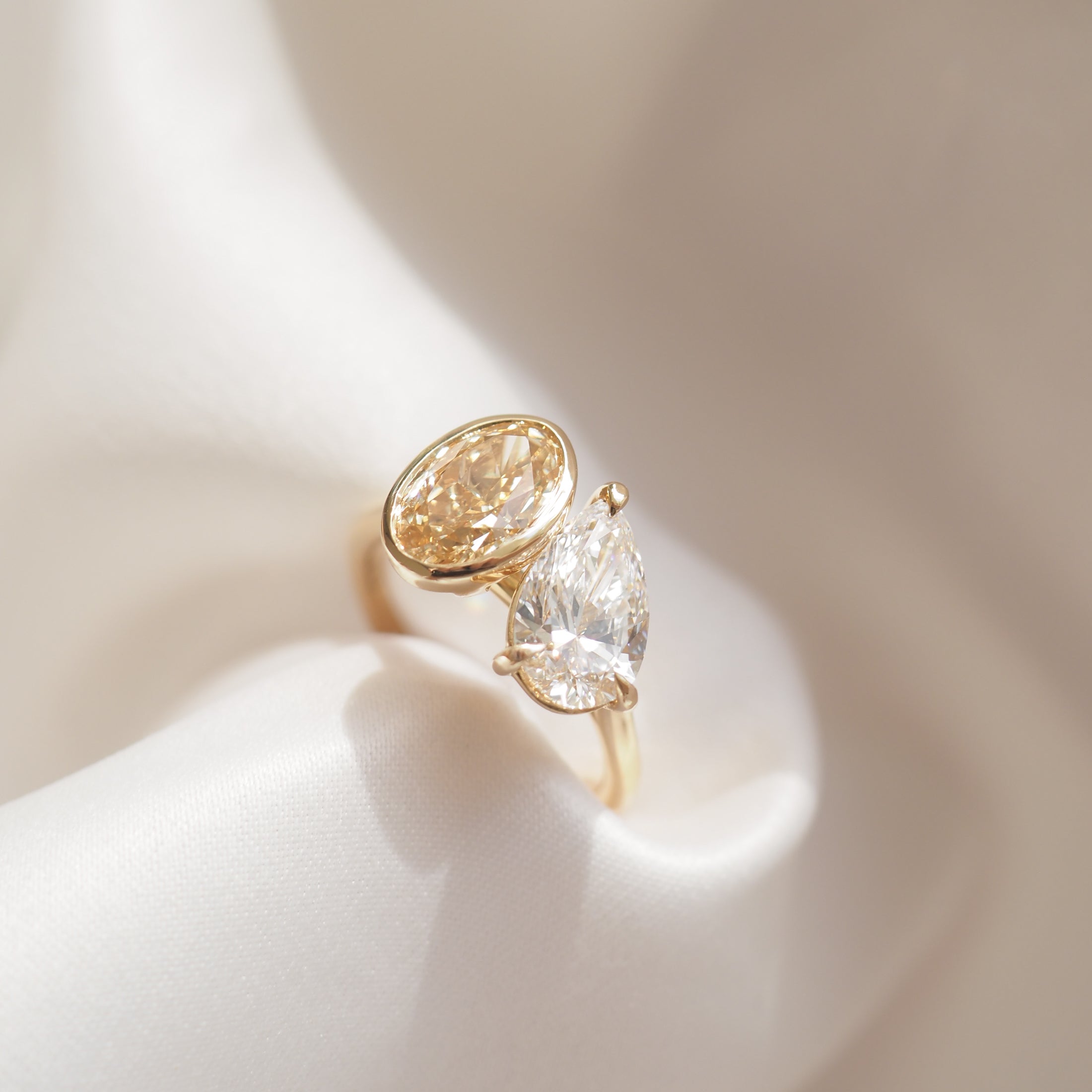 Toi et Moi | 3.6ct Pear & Oval Toi et Moi Lab-Grown Diamond Engagement Ring