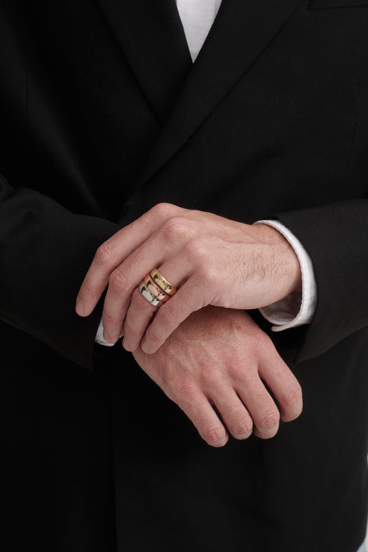 How to Choose a Men's Wedding Band