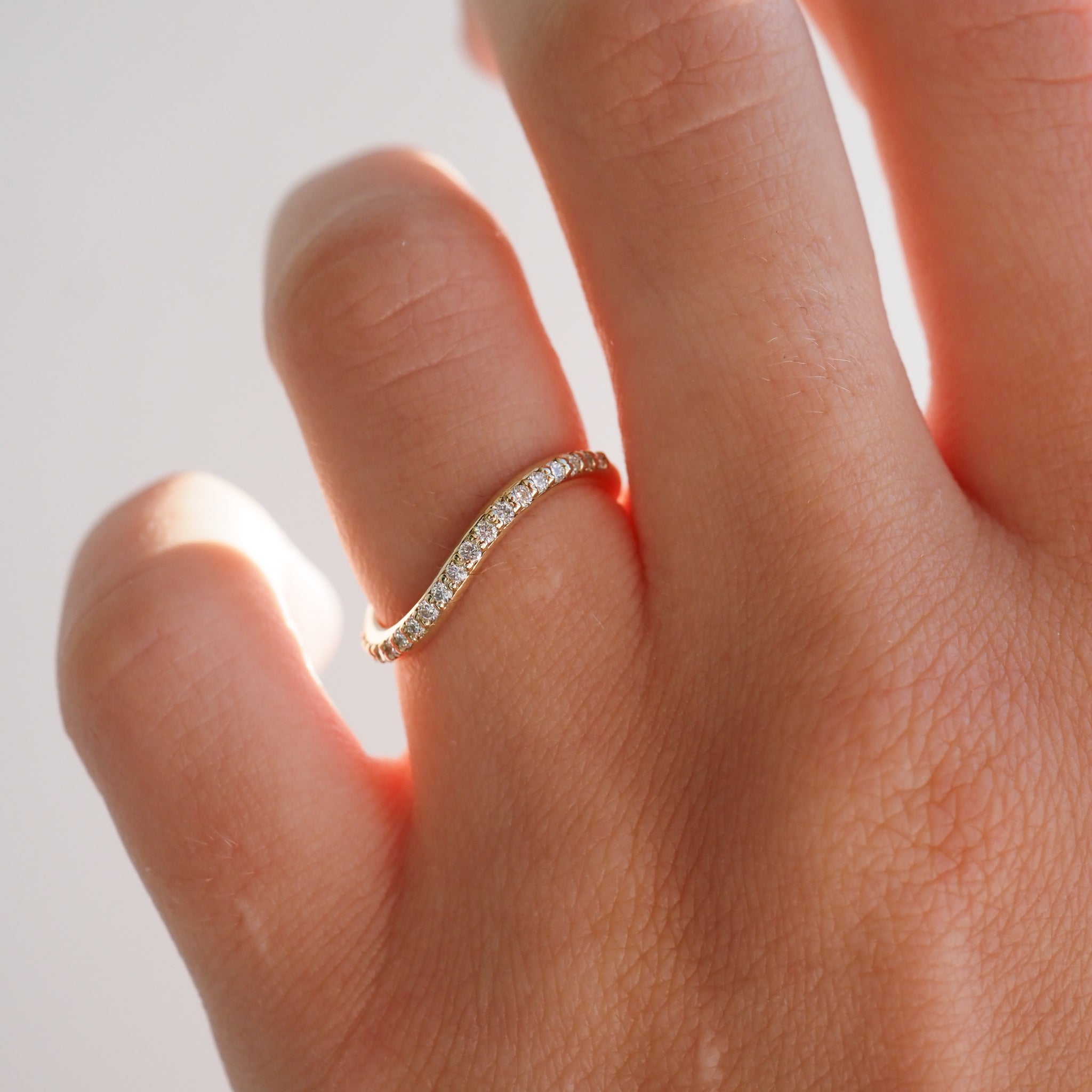Elegant gold ring with diamonds on hand, showcasing luxury jewellery. Perfect for use in high-end fashion and wedding accessories.