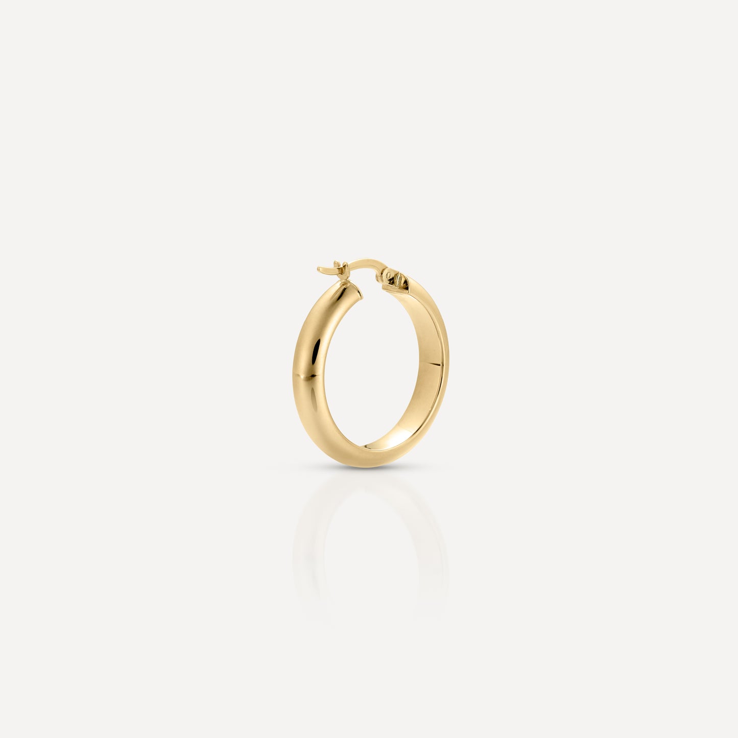 Elegant gold hoop earring on white background, reflecting luxury and sophistication. Perfect for high-end jewellery enthusiasts.