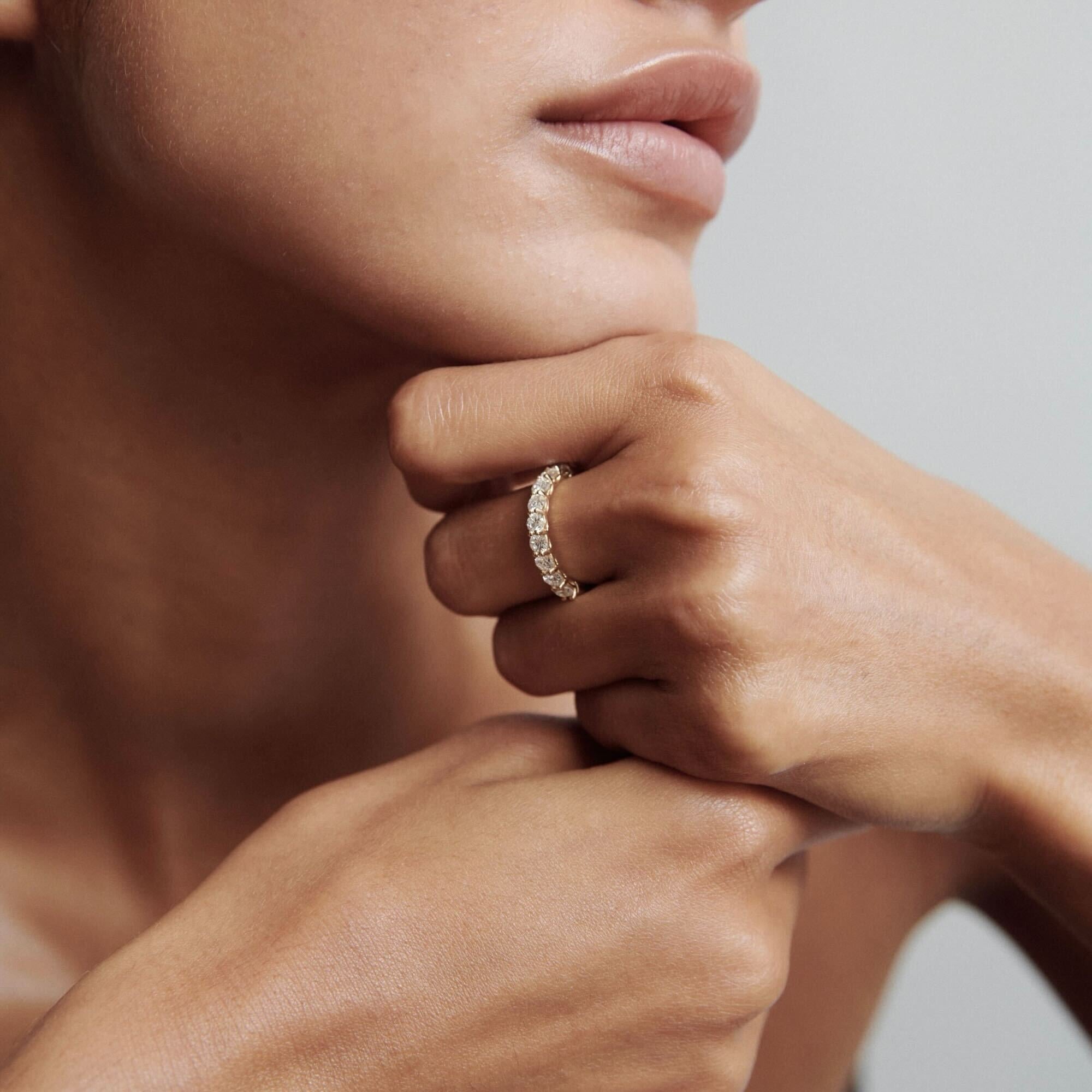 Arraya Ring | Round Diamond Scalloped Ring