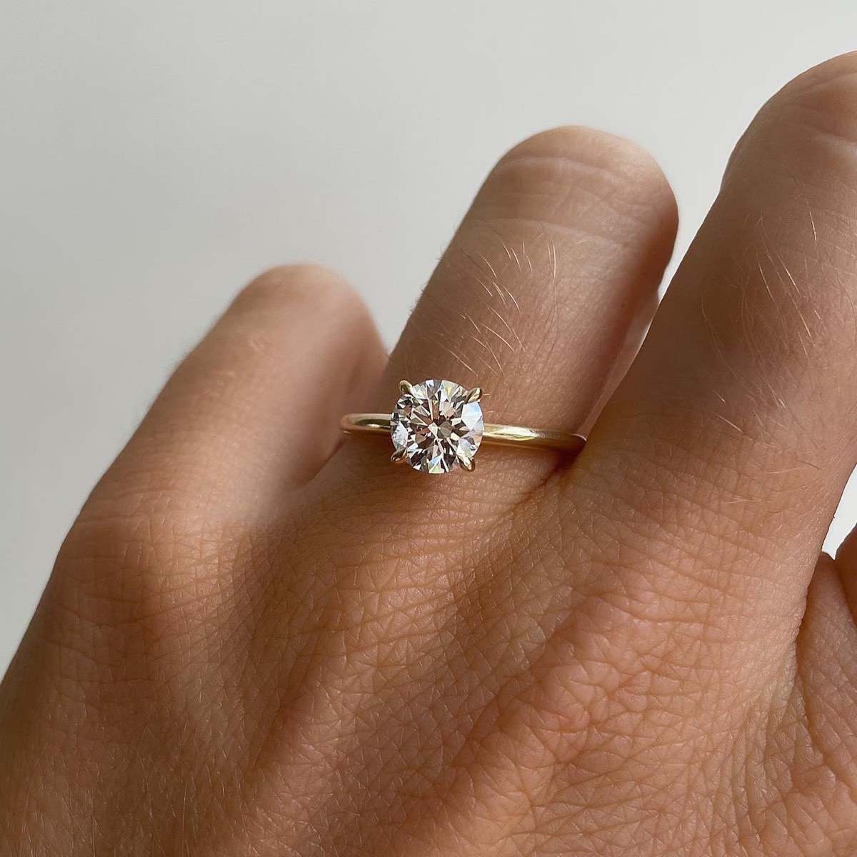 A perfectly classic solitaire engagement ring, celebrating the endless sparkle of a round-brilliant cut lab-grown diamond.