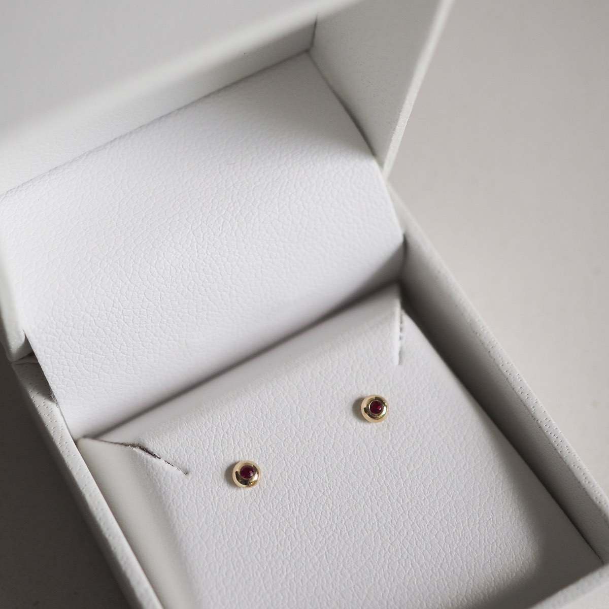 Tiny Birthstone Stud in 9ct Yellow Gold with January 1.5mm Garnet
