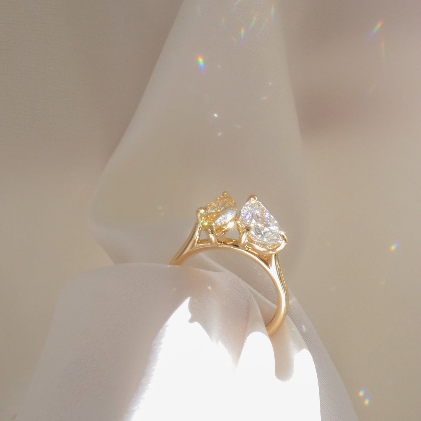 Elegant gold ring with a trio of sparkling diamonds, set against a soft, light background. Ideal for luxury jewellery lovers.