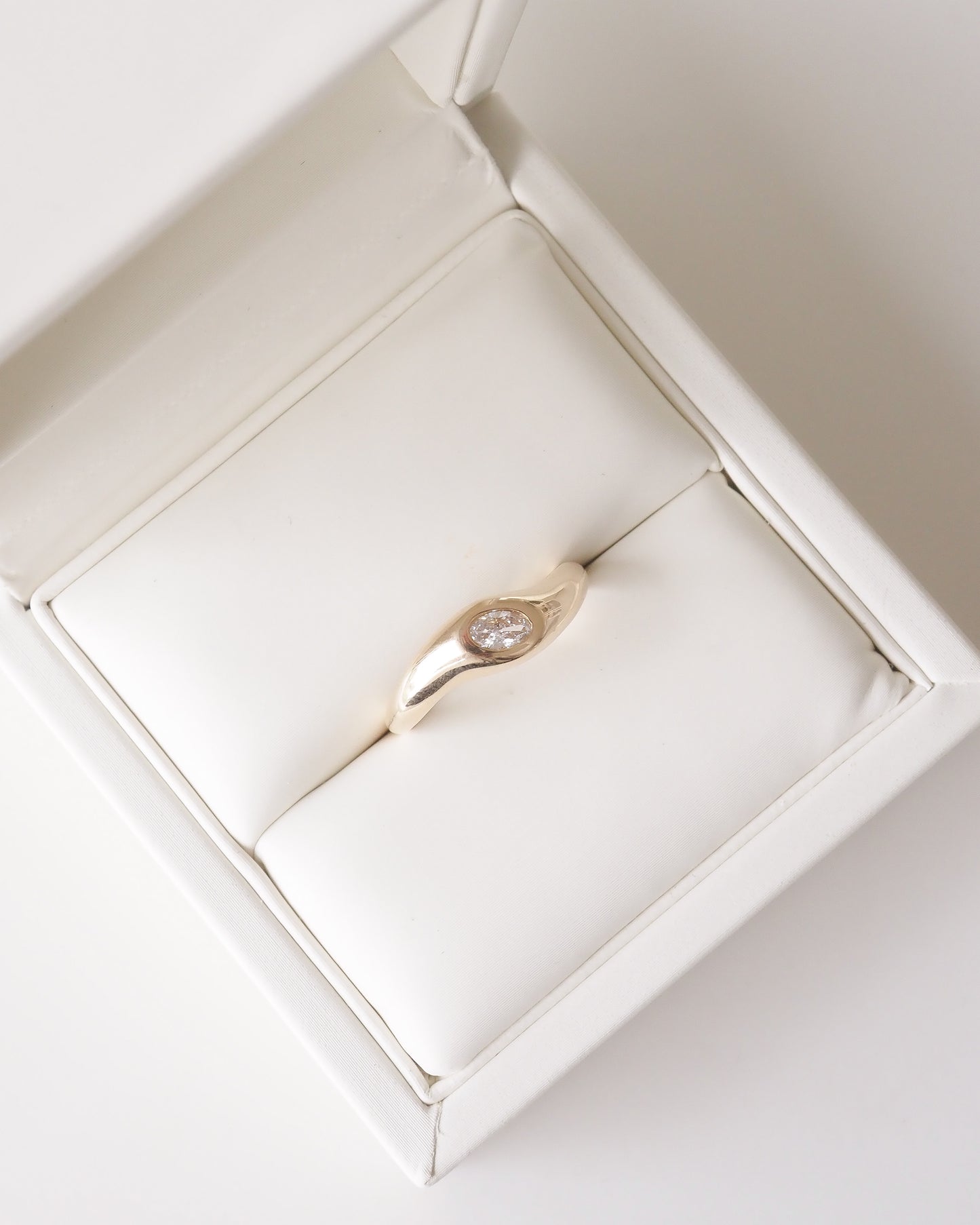 Mini Riva Signet | Oval Lab-Grown Diamond Ring