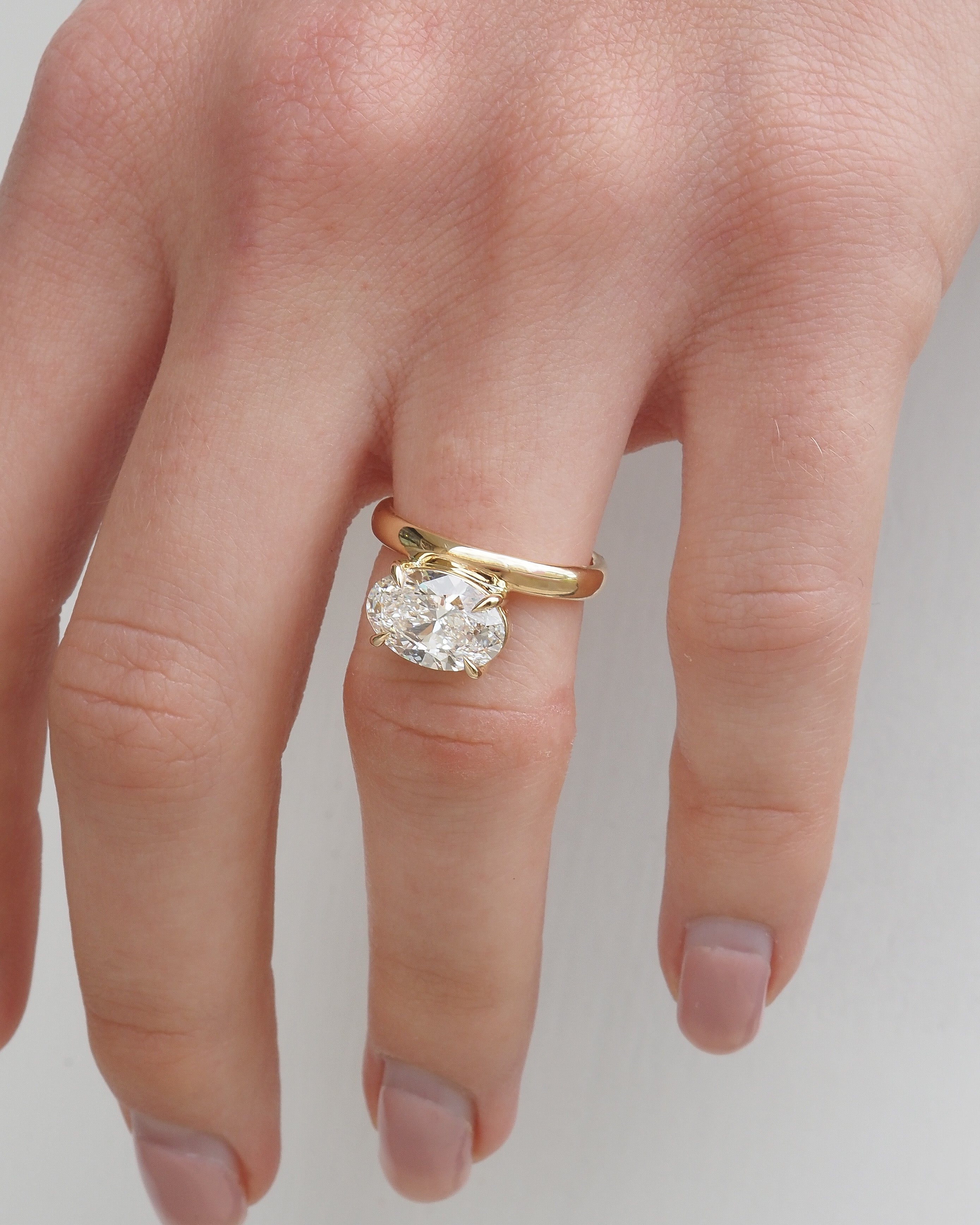 Orbit Offset | 2.5ct Oval Lab-Grown Diamond Solitaire Ring