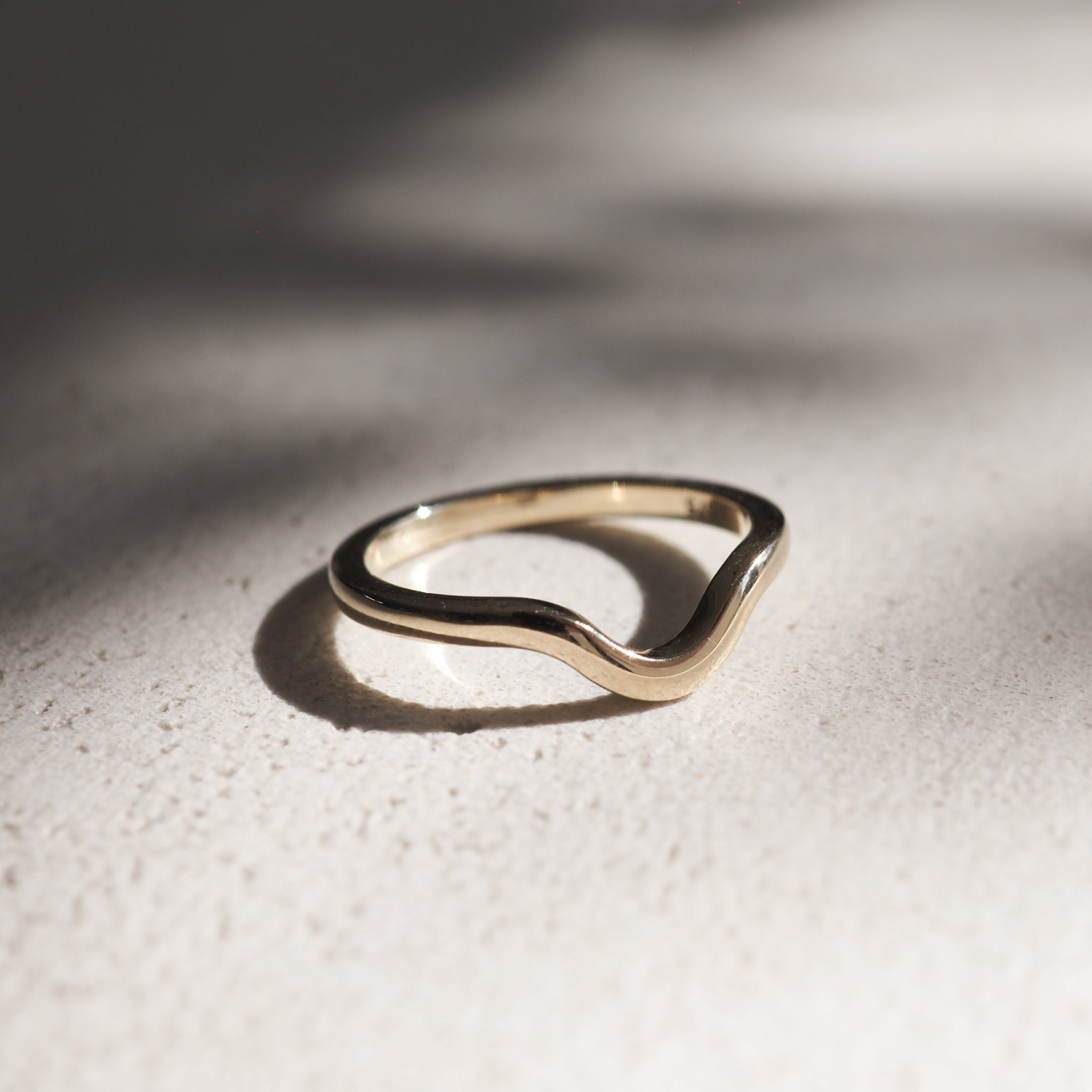 Pera | Curved Wedding Ring