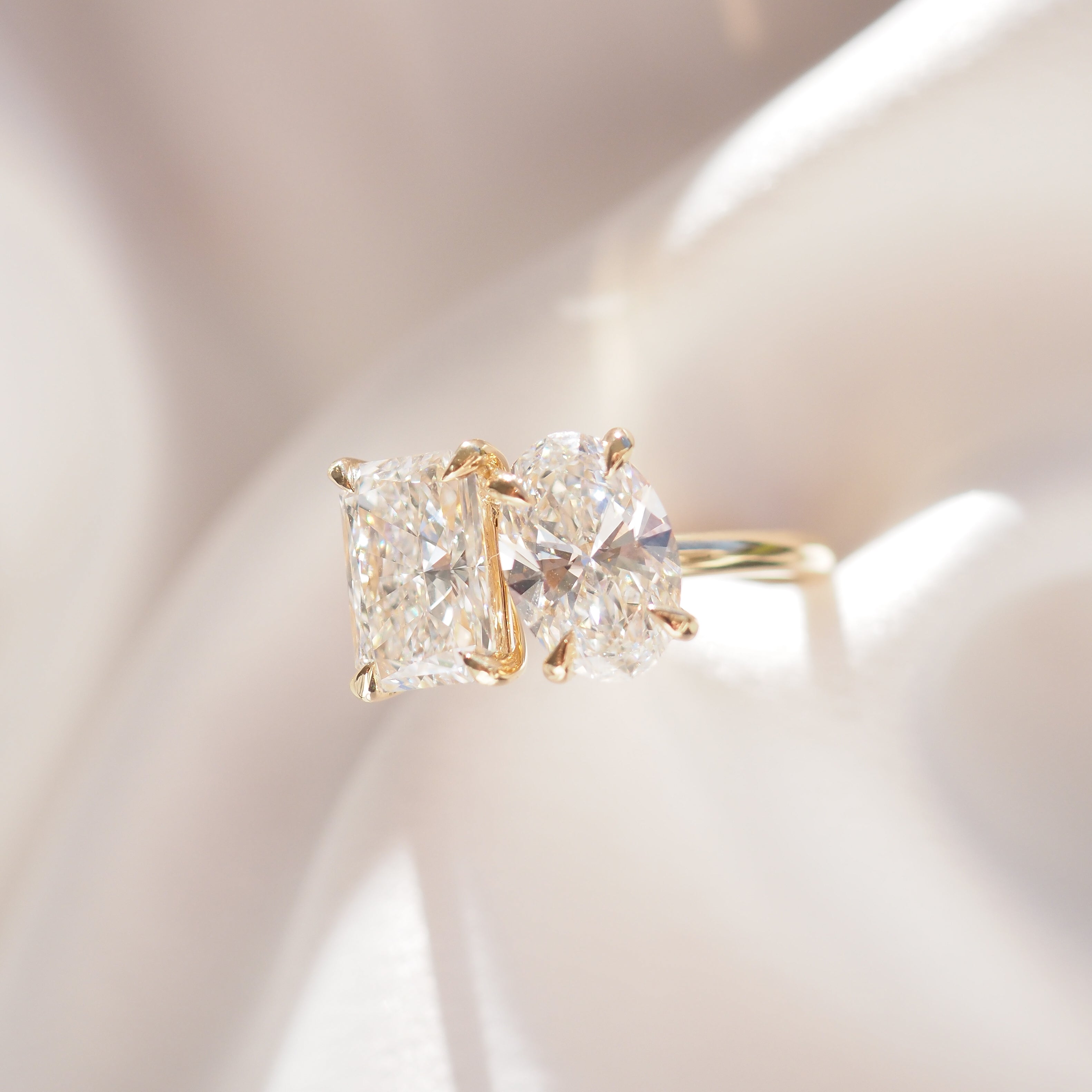 Una | 3.4ct Oval & Radiant Toi et Moi Lab-Grown Diamond Ring