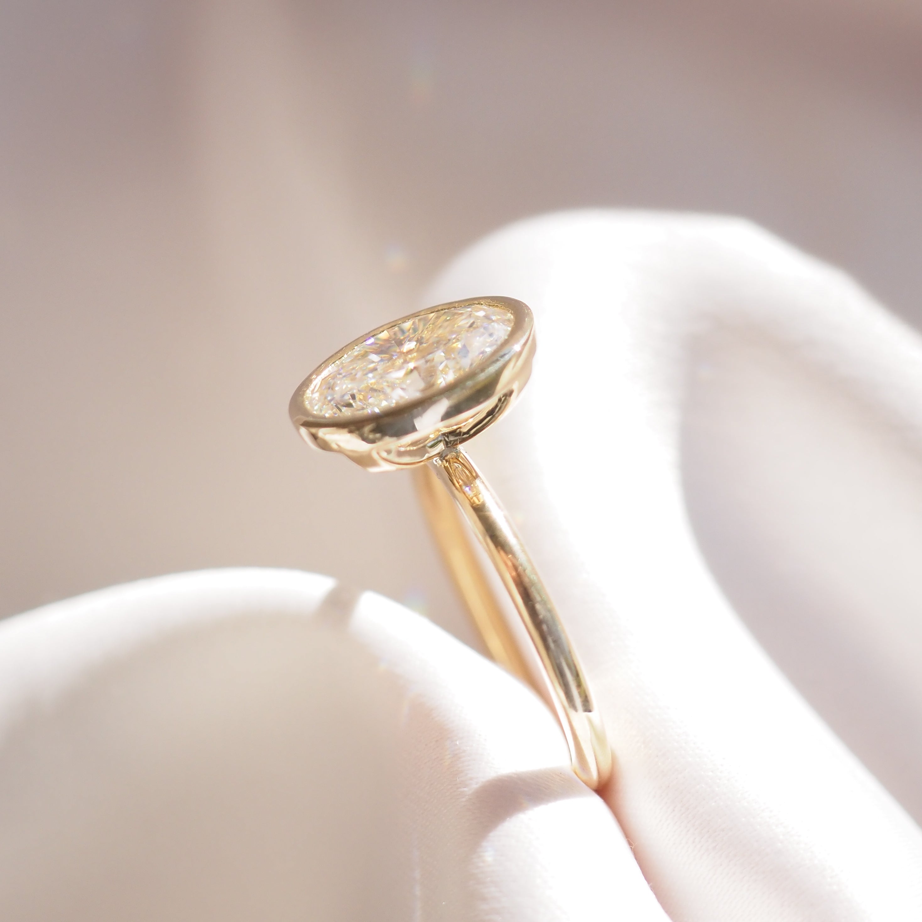 Vyla | 2.5ct Oval Bezel Lab-Grown Diamond Ring
