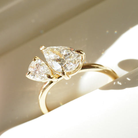 Duet Pear ring in box